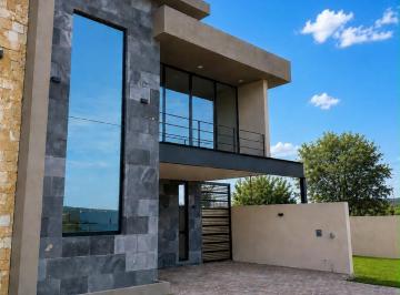 Casa en condominio de 4 habitaciones, León · Proyecto Casa Tenorio