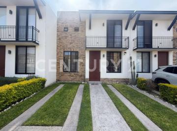 Departamento · 138m² · 3 Recámaras · 2 Estacionamientos · Venta de Casa en Puerta de Piedra