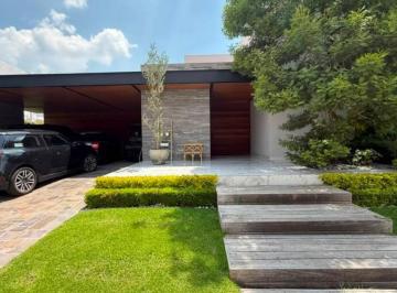 Casa de 4 habitaciones, Querétaro · Casa en Venta en El Campanario | Colindancia a Área Verde, 2 Recámaras en Planta