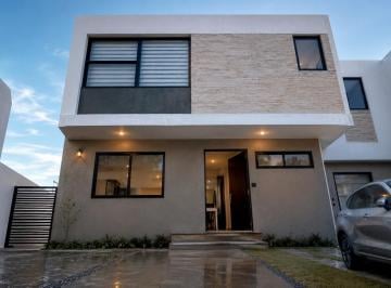 Casa de 3 habitaciones, El Marqués · Casa en Venta en El Mirador, Oportunidad!