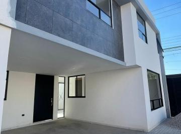 Casa · 174m² · 3 Recámaras · 2 Estacionamientos · Casa en Xilotzingo