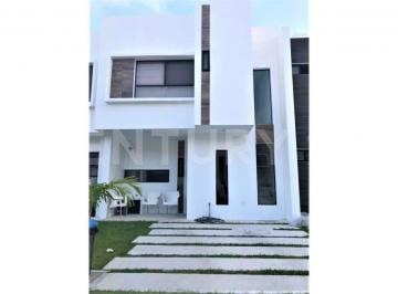 Casa en condominio · 116m² · 3 Recámaras · 2 Estacionamientos · Casa en Playa del Sol, Playa del Carmen