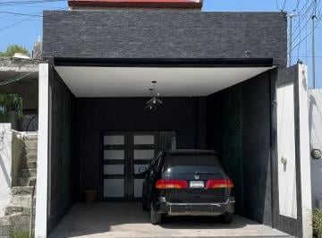 1 · Casa Amueblada en Renta en La Aurora, Saltillo con Accesibilidad y Seguridad
