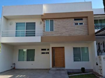 Casa en condominio de 3 habitaciones, Guadalupe · Casa en Renta 3 Recamaras 2 Pisos Muy Amplia