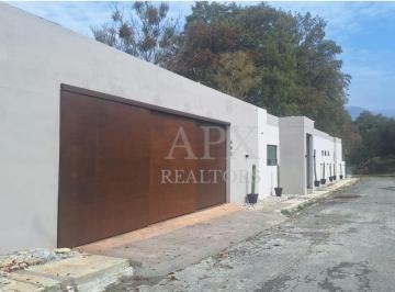 Casa · 400m² · 2 Recámaras · 6 Estacionamientos · Hermosa Casa en Venta, Zona Santiago