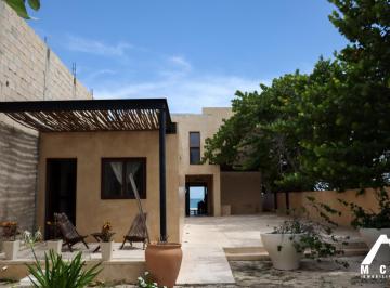 Casa · 335m² · 4 Recámaras · 8 Estacionamientos · Casa La Joya en Chelem