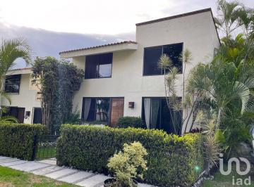 Casa · 167m² · 4 Recámaras · 2 Estacionamientos · Casa en Venta en Zona Norte de Cuernavaca, Morelos
