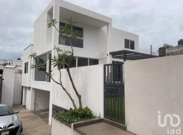Casa · 225m² · 3 Recámaras · 2 Estacionamientos · Venta de Casa Nueva en Chapultepec, Cuernavaca Morelos
