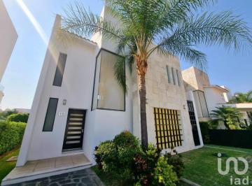 Casa · 178m² · 3 Recámaras · 2 Estacionamientos · Casa en Venta en Paraiso Country Club, Morelos