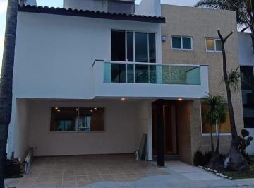 Casa · 300m² · 4 Recámaras · 2 Estacionamientos · Casa en Renta en San Martinito con 4 Recamaras Cerca a Vía Atlixcayotl