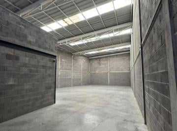 Bodega comercial de 1 habitación, León · Bodega Comercial de 340 m² en Renta en Cañada del Refugio