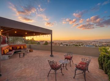 Casa · 209m² · 2 Recámaras · 1 Estacionamiento · Casa Puesta de Sol | Estilo Mexicano Contemporáneo y Rooftop 360° en San Miguel