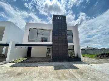 Casa · 190m² · 3 Recámaras · 2 Estacionamientos · Casa en Venta en Mexicaltzingo, a 5 Min de Galerías Metepec