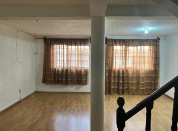 Casa de 4 habitaciones, Iztacalco · Amplia Casa con Excelente Ubicación y Servicios.