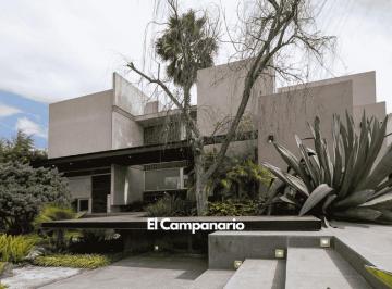 Casa · 1256m² · 4 Recámaras · 4 Estacionamientos · Casa en Venta en El Campanario, Querétaro.
