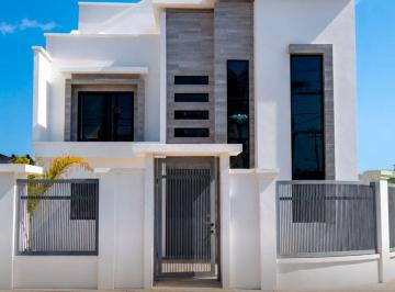 Casa de 4 habitaciones, Ensenada · Casa Nueva de 4 Recamaras en Valle Dorado, Ensenada, B. C.