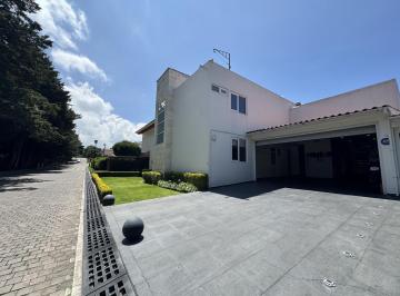 Casa · 572m² · 3 Recámaras · 10 Estacionamientos · Casa en Venta en Club de Golf Los Encinos