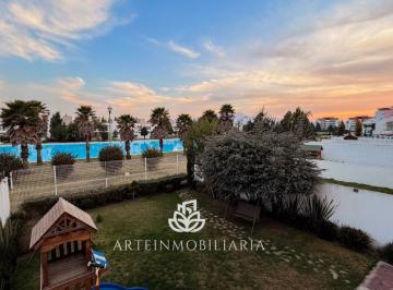 Casa de 3 habitaciones, Metepec · Casa en Foresta Metepec Frente Al Lago! 3 Recámaras, Jardín Plano con Vista Al Lago. Promo Crucero