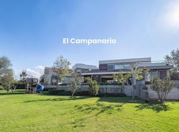 Casa · 900m² · 4 Recámaras · 5 Estacionamientos · Casa en Venta en El Campanario