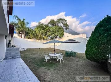 Casa · 203m² · 3 Recámaras · 2 Estacionamientos · Casa en Venta en Contry La Silla, Guadalupe, Nuevo León.
