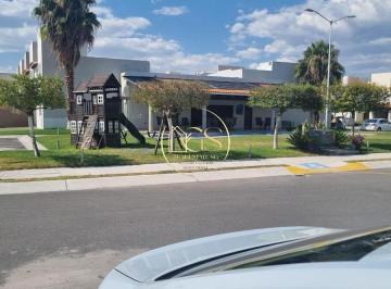 Casa · 112m² · 4 Recámaras · 2 Estacionamientos · Casa en Venta Senda Real Celaya