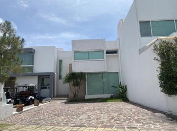 Casa · 203m² · 3 Recámaras · 2 Estacionamientos · Casa en Renta Lomas de Gran Jardín, León