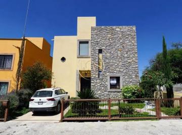Casa · 268m² · 3 Recámaras · 2 Estacionamientos · Casa en Venta El Capricho San Miguel de Allende