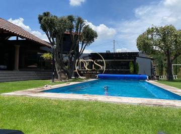 Casa · 602m² · 3 Recámaras · 5 Estacionamientos · Casa Grande con Alberca en Venta Arboledas 1ra Seccion Celaya