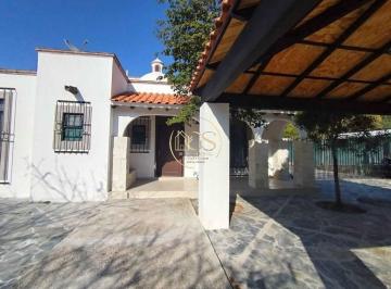 Casa · 230m² · 4 Recámaras · 4 Estacionamientos · Casa en Renta Quinta Santa Maria Celaya
