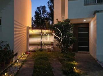 Casa · 136m² · 2 Recámaras · 2 Estacionamientos · Casa en Venta con Excedente de Terreno en Puerta de Piedra Celaya