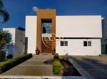 Casa · 320m² · 3 Recámaras · 2 Estacionamientos · Casa en Venta Quintas Santa Maria Celaya