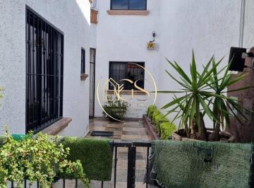 Casa · 372m² · 3 Recámaras · 2 Estacionamientos · Casa en Venta Arboledas 1a Seccion Celaya