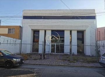 Edificio · 250m² · 8 Recámaras · 4 Estacionamientos · Edificio Comercial en Renta Las Fuentes Celaya