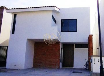 Casa · 198m² · 4 Recámaras · 2 Estacionamientos · Casa en Venta Castela Residencial Celaya