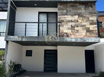 Casa · 172m² · 3 Recámaras · 2 Estacionamientos · Casa en Venta Privada del Real Celaya