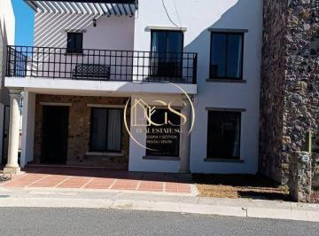 Casa · 186m² · 3 Recámaras · 2 Estacionamientos · Casa Amueblada en Renta Zirandaro San Miguel de Allende