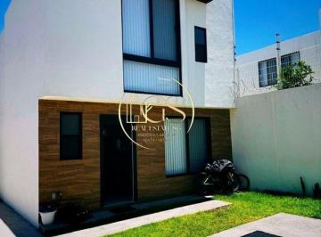 Casa · 218m² · 3 Recámaras · 2 Estacionamientos · Casa en Venta La Reserva Residencial Celaya