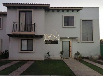 Casa · 202m² · 3 Recámaras · 3 Estacionamientos · Casa Amueblada en Renta Quintas Campo Real Celaya