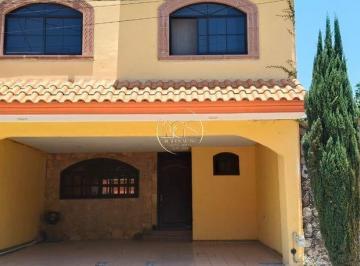 Casa · 160m² · 4 Recámaras · 2 Estacionamientos · Casa en Renta Rpivada Rio Lerma Celaya