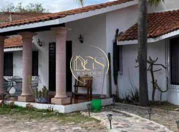 Casa · 509m² · 3 Recámaras · 5 Estacionamientos · Casa en Venta Praderas de La Hacienda Celaya