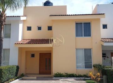 Casa · 180m² · 3 Recámaras · 2 Estacionamientos · Casa en Venta Las Fuentes Celaya