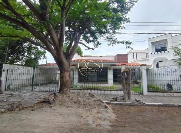 Casa · 1000m² · 3 Recámaras · 4 Estacionamientos · Casa en Renta Praderas de La Hacienda Celaya