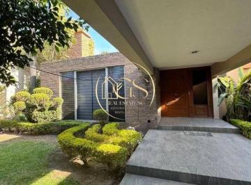 Casa · 728m² · 4 Recámaras · 2 Estacionamientos · Casa en Venta Alameda Celaya