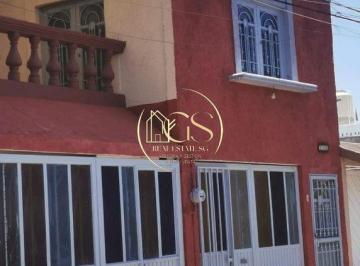 Casa · 160m² · 3 Recámaras · 2 Estacionamientos · Casa en Renta o Venta Los Laureles Celaya