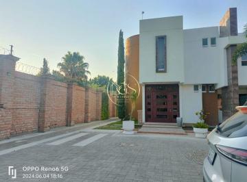 Casa · 599m² · 5 Recámaras · 4 Estacionamientos · Casa de 1380 de Terreno en Venta Michinelas Celaya