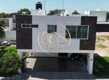 Casa · 128m² · 3 Recámaras · 3 Estacionamientos · Casa en Venta Vista Hermosa Cortazar