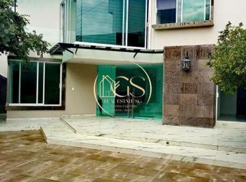 Casa · 378m² · 4 Recámaras · 4 Estacionamientos · Casa en Venta en Privada en Las Arboledas 1ra Secc Celaya