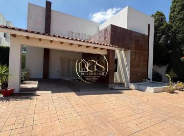 Casa · 578m² · 3 Recámaras · 4 Estacionamientos · Casa en Venta El Campestre Celaya