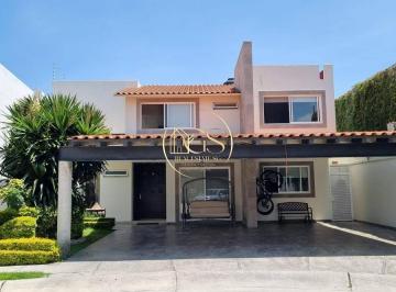 Casa · 402m² · 4 Recámaras · 3 Estacionamientos · Casa en Venta Palma Real con Loft en Celaya