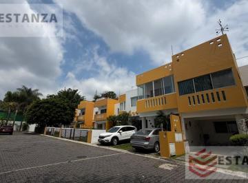 Casa en condominio · 304m² · 4 Recámaras · 2 Estacionamientos · Venta o Renta de Casa con Albera en Tlaltenango